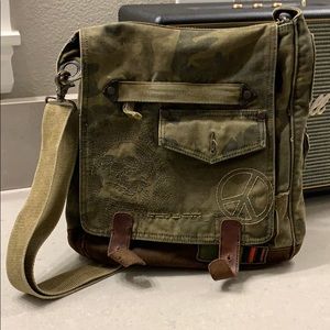 Camo satchel rare old-school arm bag Triple 5 soul